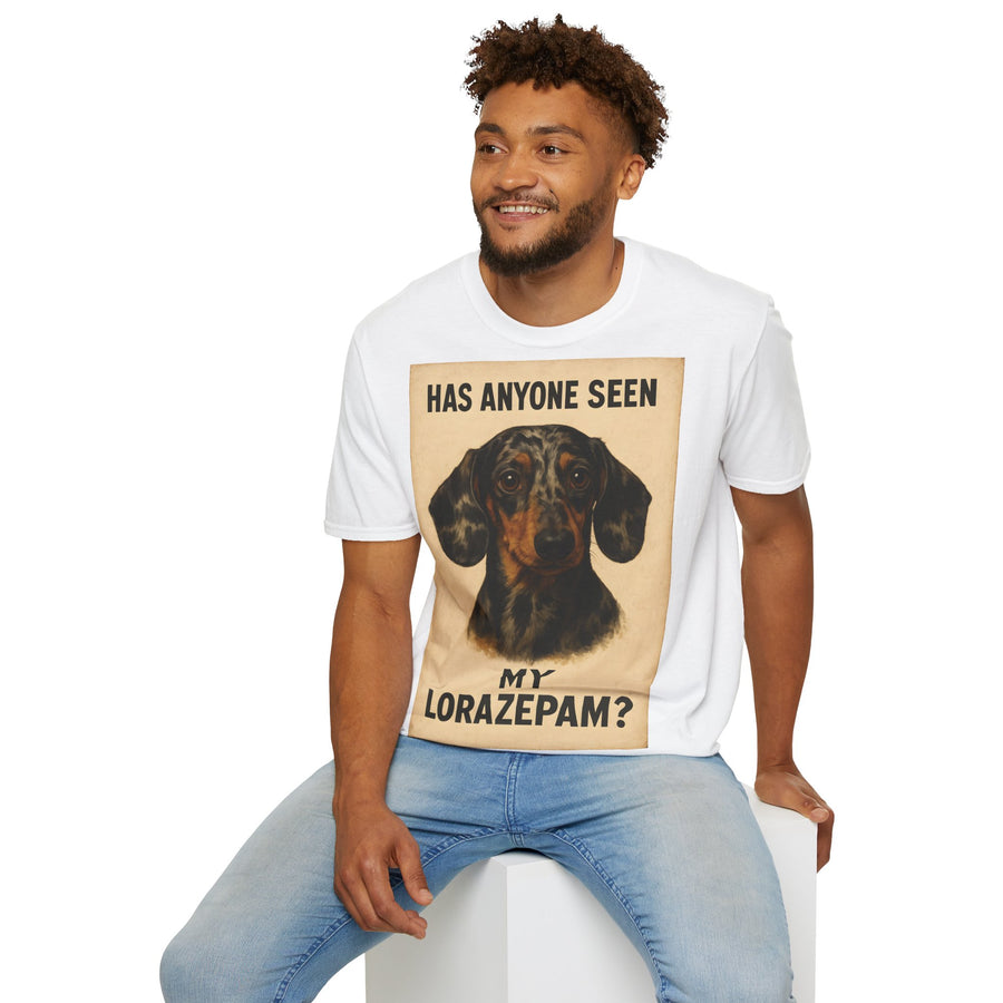 Dackel Shirt – „Has anyone seen my Lorazepam?“ | Lustiges Retro T-Shirt für Hundefans mit schwarzem Humor – Freches Satire-Design für mutige Statements | True Insights