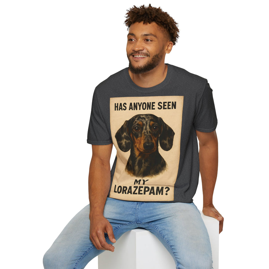 Dackel Shirt – „Has anyone seen my Lorazepam?“ | Lustiges Retro T-Shirt für Hundefans mit schwarzem Humor – Freches Satire-Design für mutige Statements | True Insights