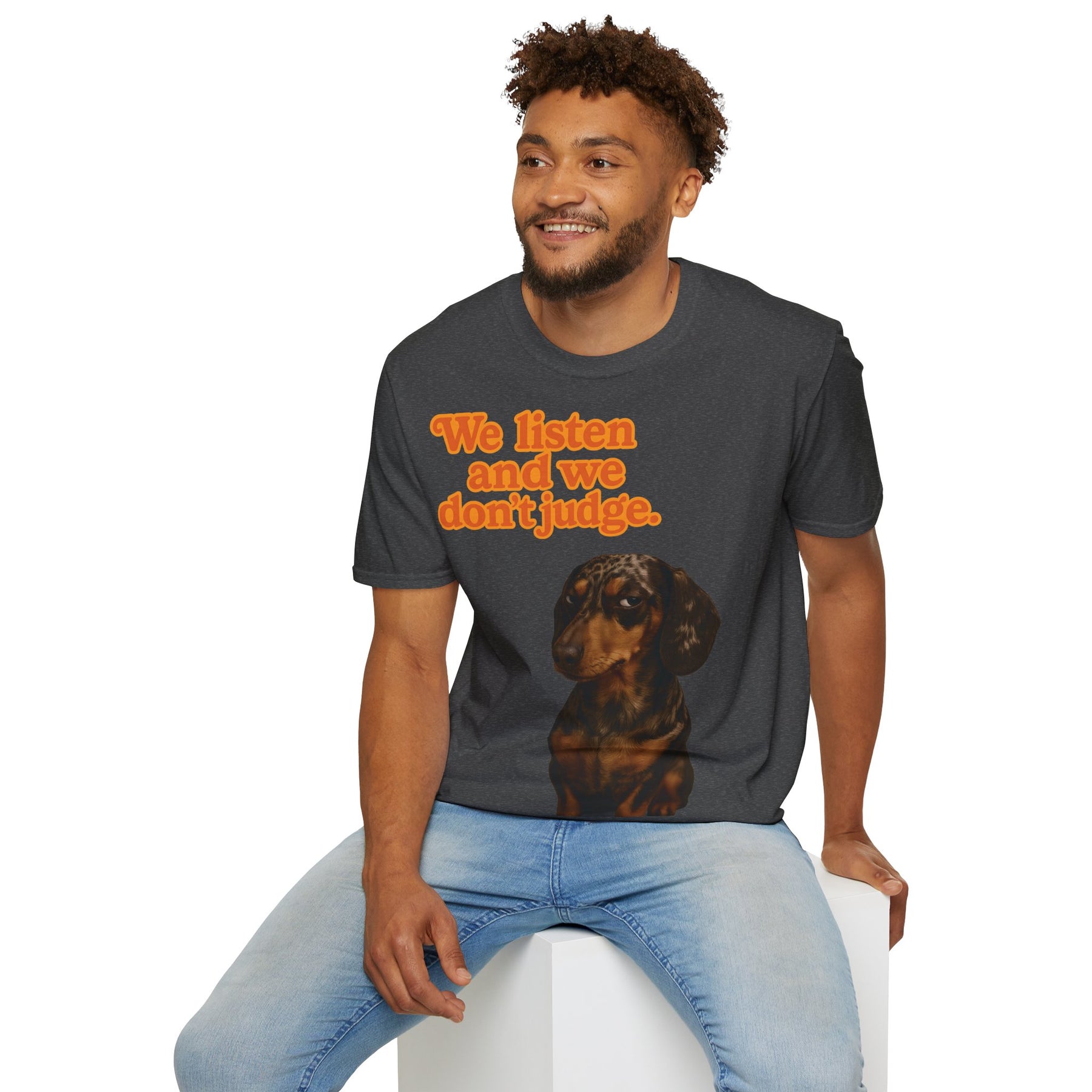Dackel Shirt – „We listen and we don’t judge.“ | Lustiges Hunde T-Shirt – Freches Satire-Design für mutige Statements | True Insights