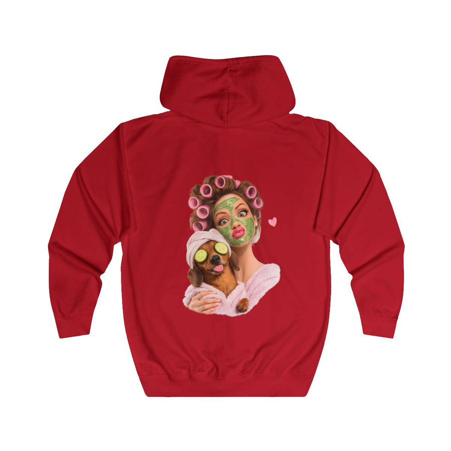Dackel Sweatjacke „Dackel Spa“ – Zip-Hoodie mit Rückendruck – Fire Red