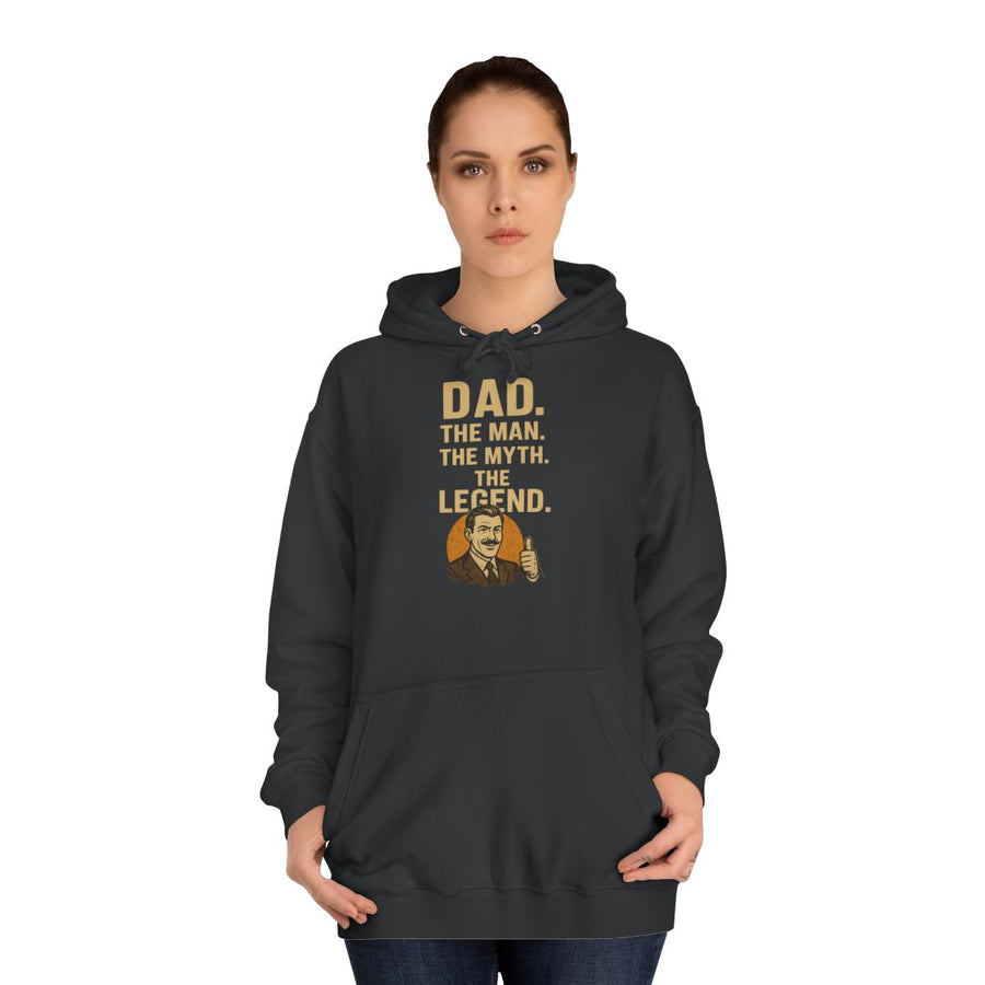 Papa Hoodie „Dad. The Man. The Myth. The Legend.“ – Jet Black – von Frau getragen
