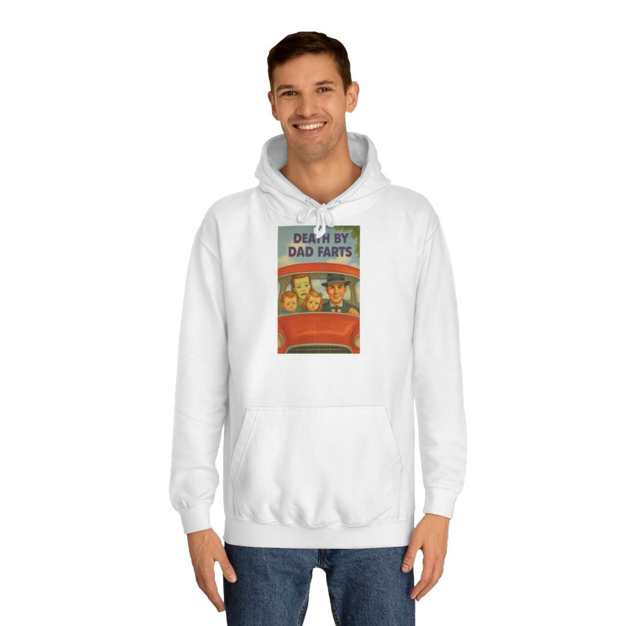 Papa Hoodie „Death by Dad Farts“ – Das Retro-Familiendrama für Papa – Arctic White – von Mann getragen