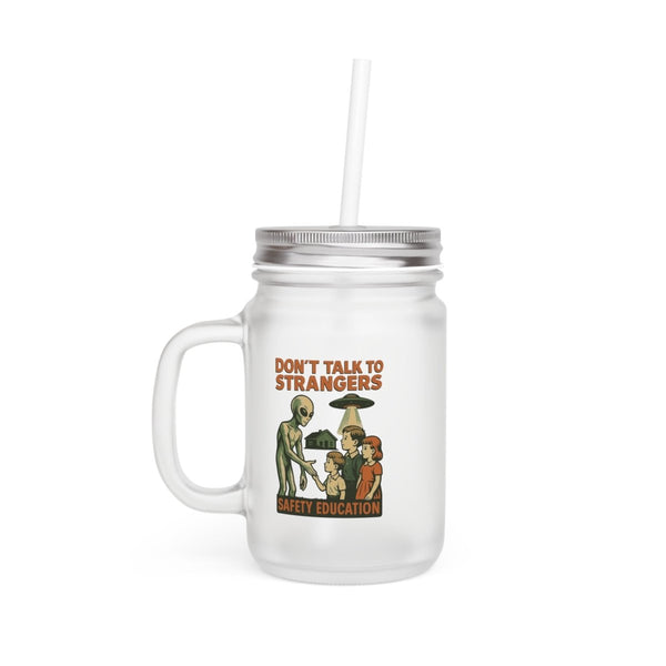 Don’t Talk to Strangers – Retro Alien Jar Mug | Satirisches Glas mit Botschaft – Freches Satire-Design für mutige Statements | True Insights