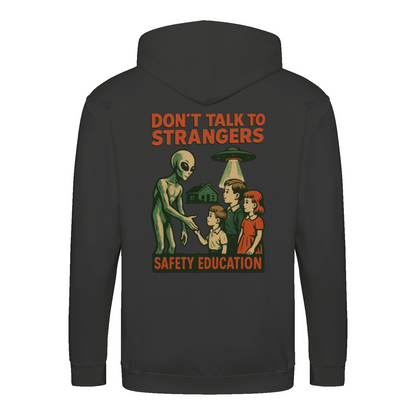 Don’t Talk to Strangers Zip Hoodie | Satirisches Alien-Motiv im Retro-Stil | Warnung im 50s Design 📝 Meta-Beschreibung:-Zip Hoodie-True Insights