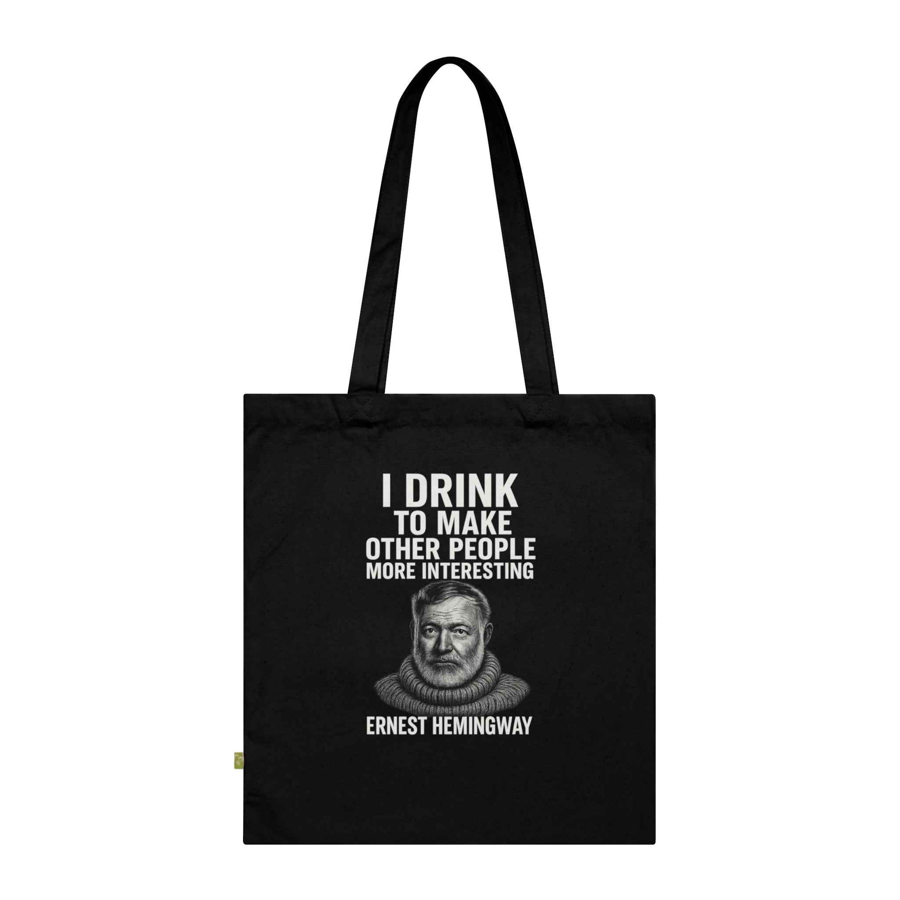 Zeigt eine schwarze Bio-Baumwoll-Tote-Bag mit Ernest-Hemingway-Porträt und dem Zitat, frontal fotografiert von True Insights.