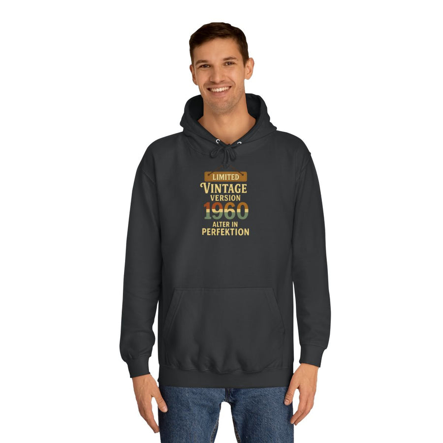 Geschenk zum 66. Geburtstag – Hoodie Jahrgang 1960 Limited Vintage – Jet Black – von Mann getragen
