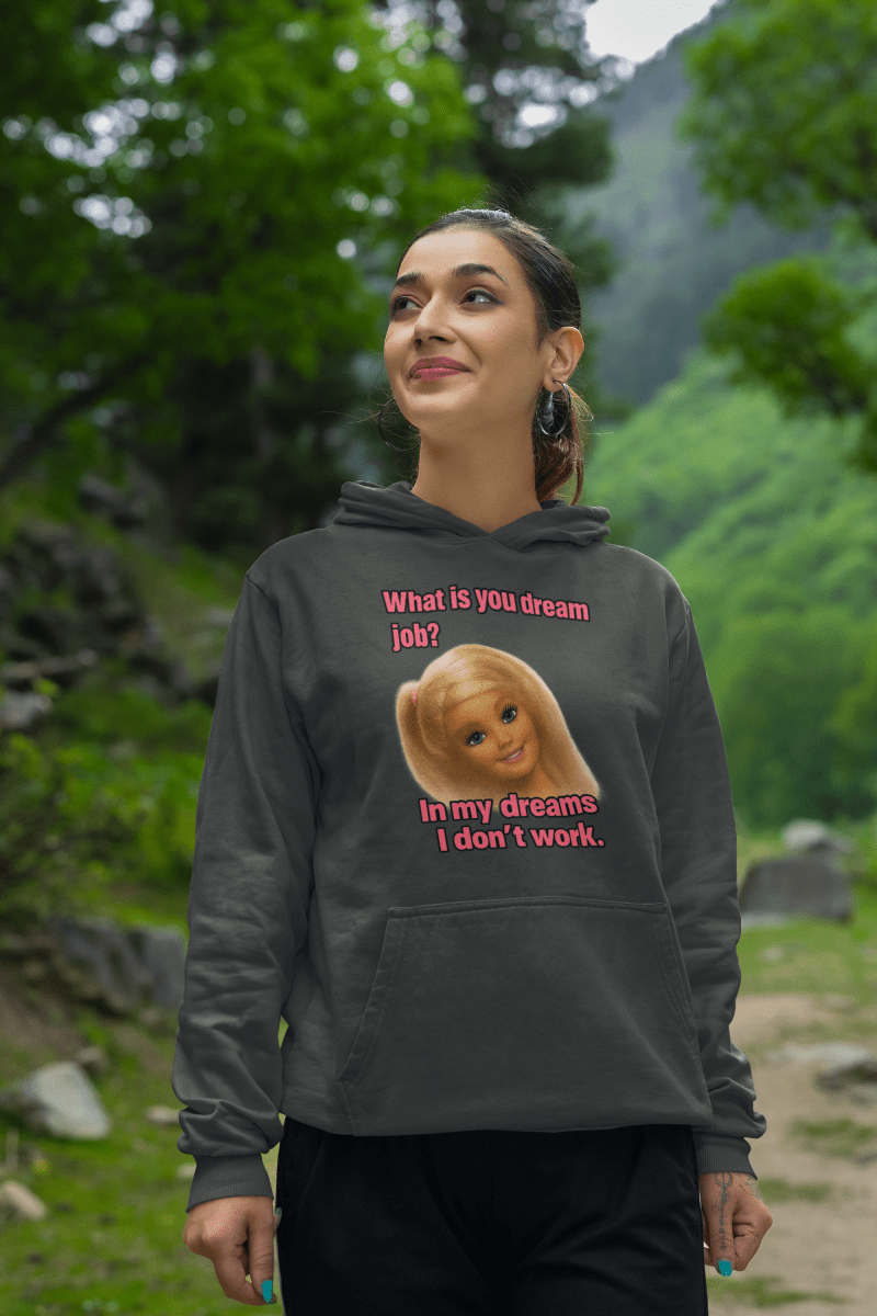 Traumjob Hoodie – Satirischer Hoodie mit Barbie-Illustration für Work-Life-Ironie