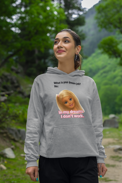 Traumjob Hoodie – Satirischer Hoodie mit Barbie-Illustration für Work-Life-Ironie