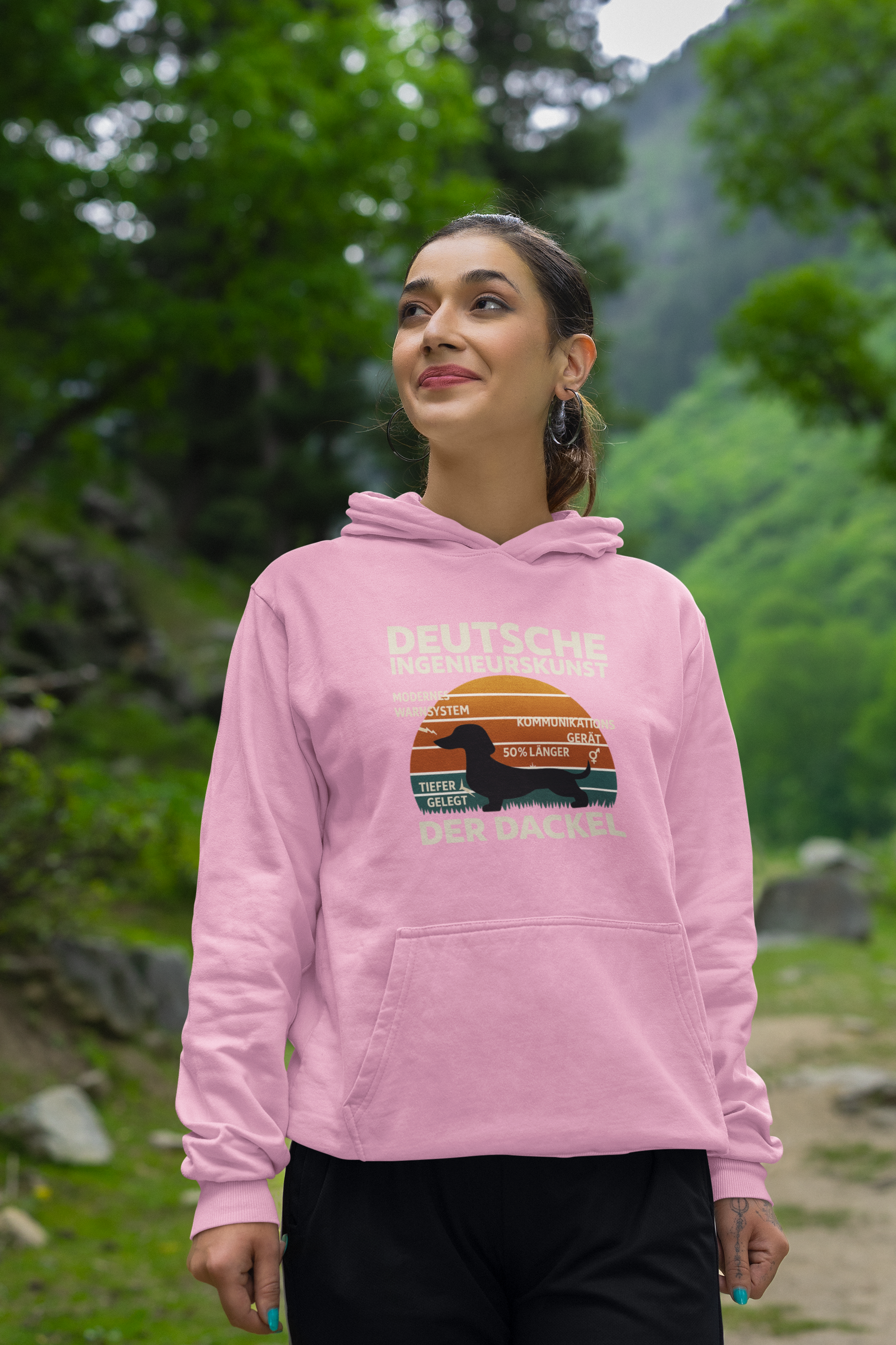 Deutsche Ingenieurskunst – Der Dackel | Satirisches Retro-Design mit Biss Hoodie