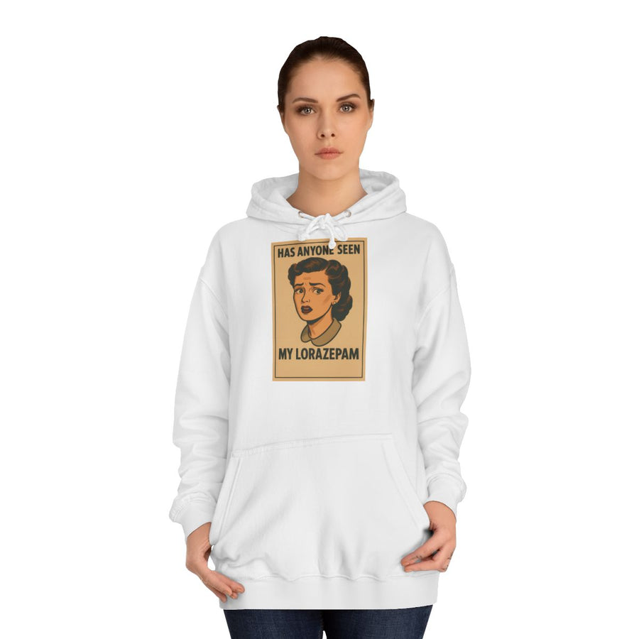 Retro Hoodie „Has Anyone Seen My Lorazepam“ – Retro-Pop-Art mit schwarzem Humor – Arctic White – von Frau getragen