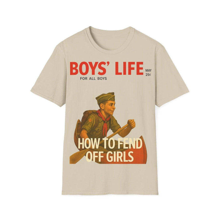 Beiges T-Shirt mit Schriftzug Boys-Life How-to-Fend-Off-Girls im Vintage-Retro-Poster-Stil mit Scout-Motiv fuer Nostalgiker.