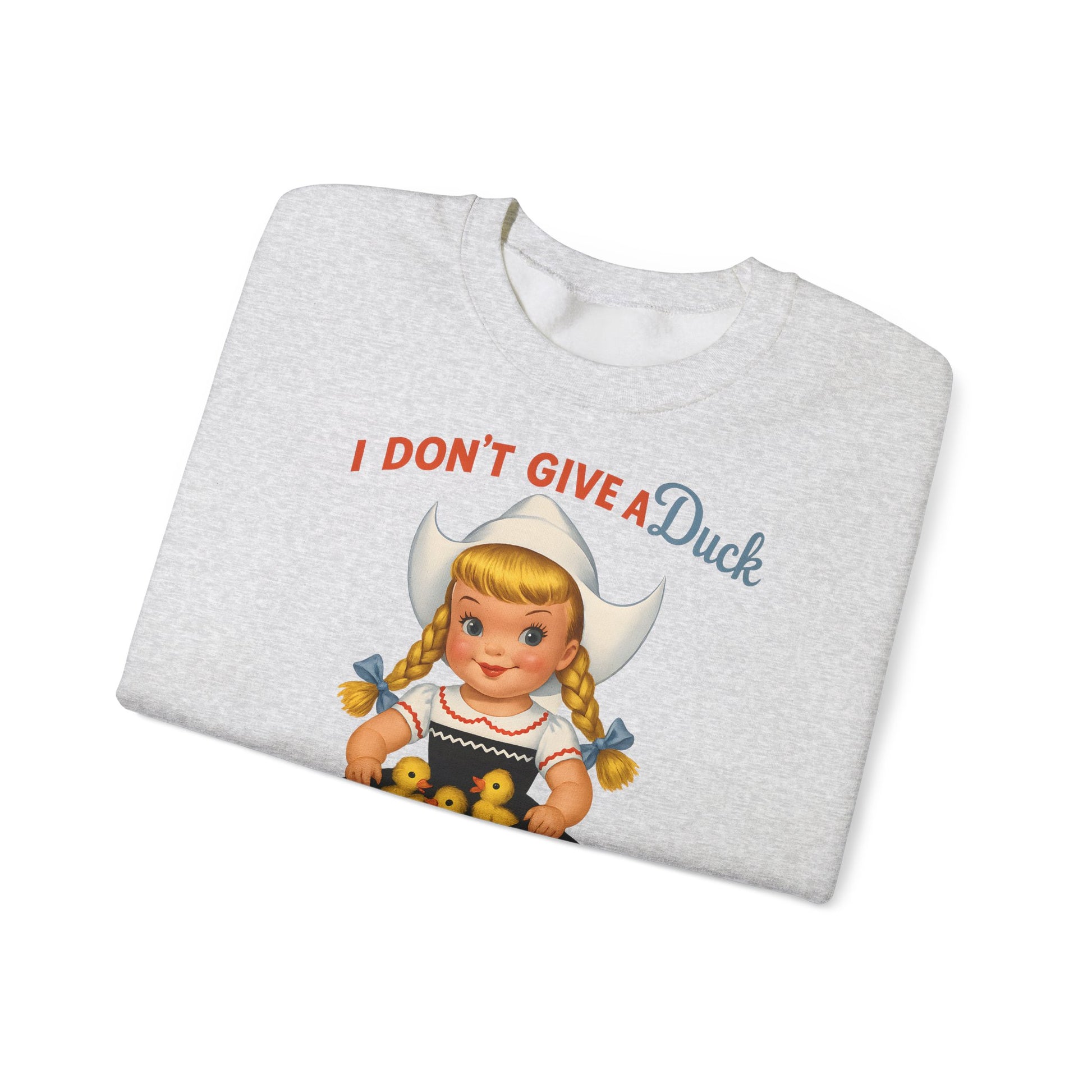 Sweatshirt – I Don't Give a Duck | Nostalgisches Vintage-Mädchen mit Küken – Humorvoll & Originell | True Insights Design mit Humor