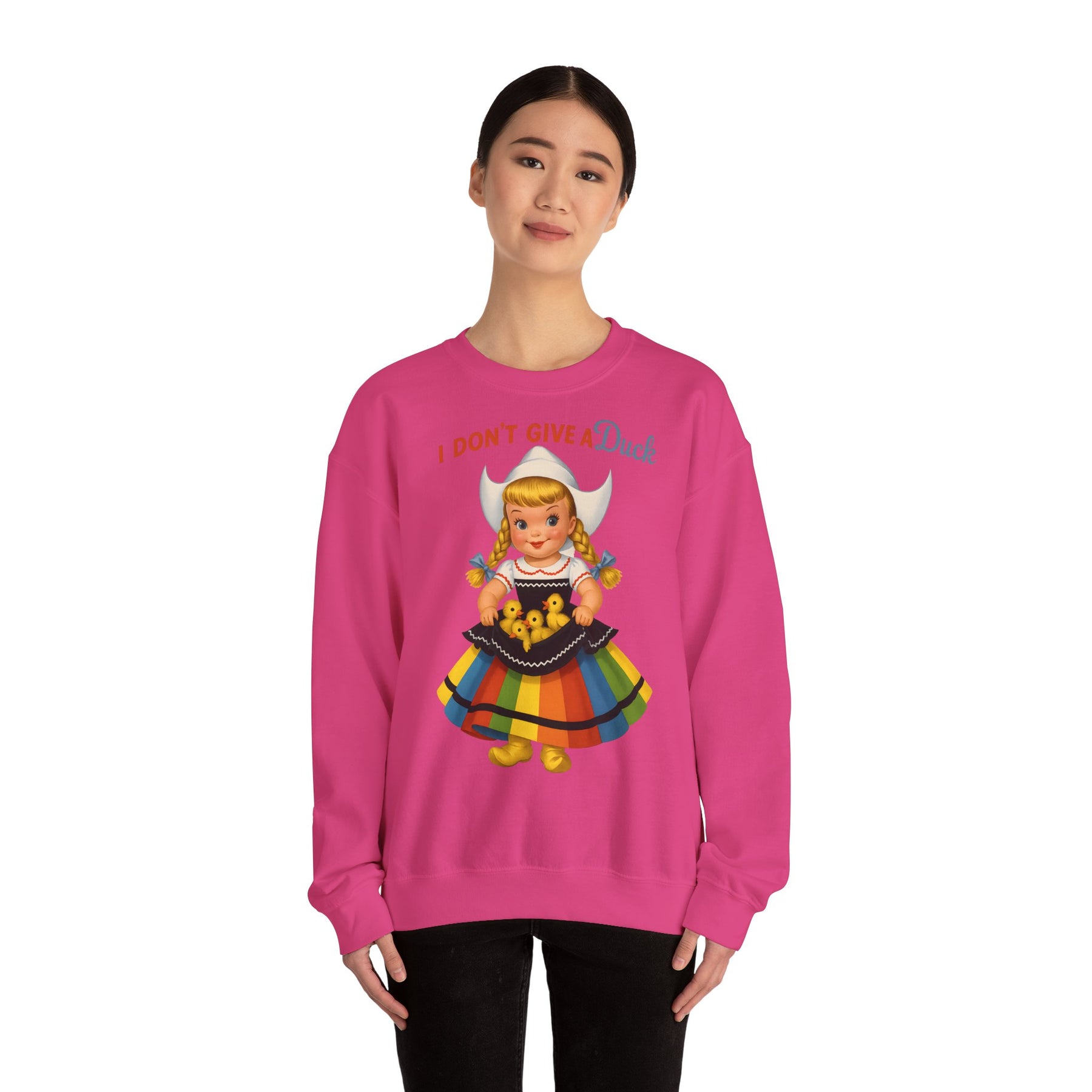 Sweatshirt – I Don't Give a Duck | Nostalgisches Vintage-Mädchen mit Küken – Humorvoll & Originell | True Insights Design mit Humor