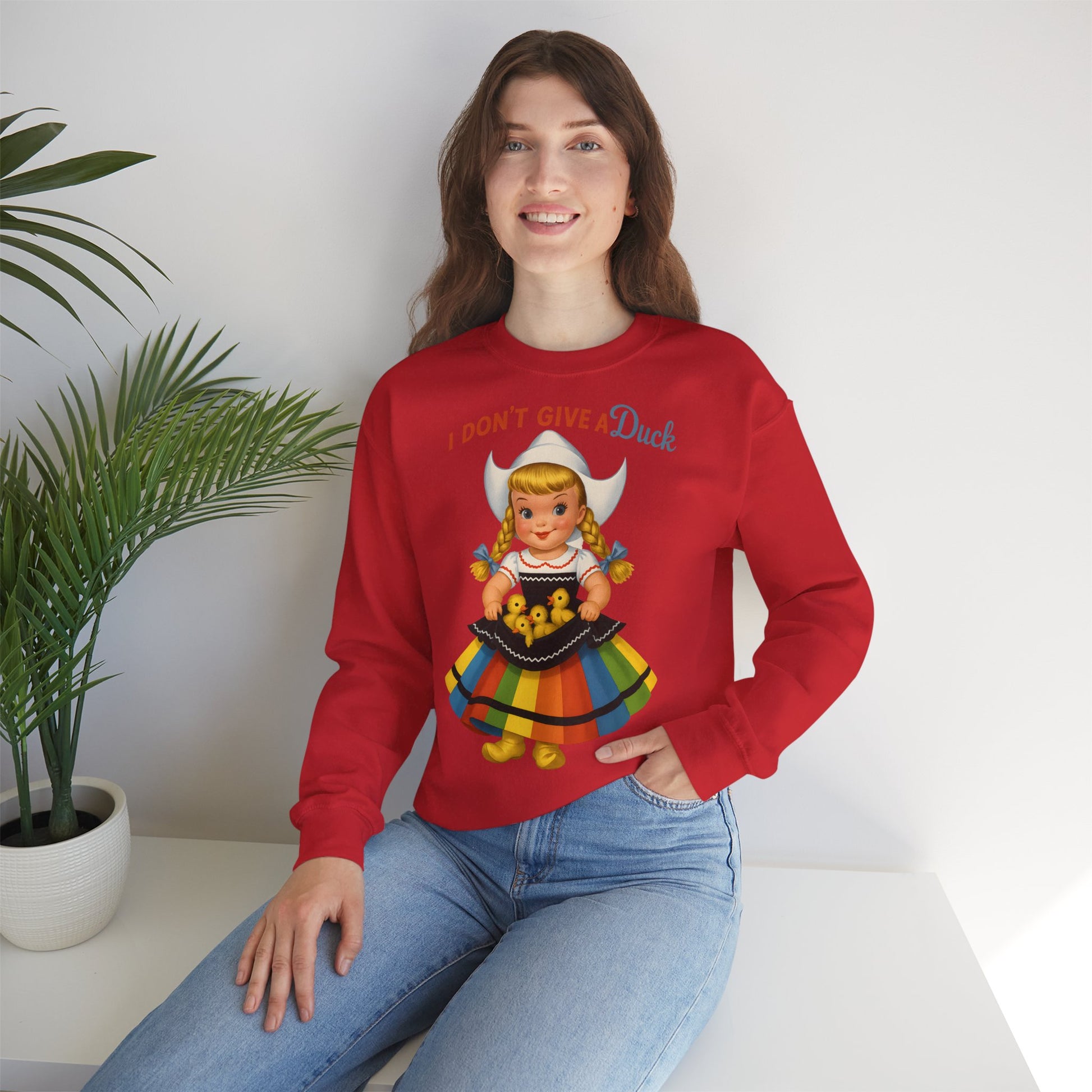 Sweatshirt – I Don't Give a Duck | Nostalgisches Vintage-Mädchen mit Küken – Humorvoll & Originell | True Insights Design mit Humor
