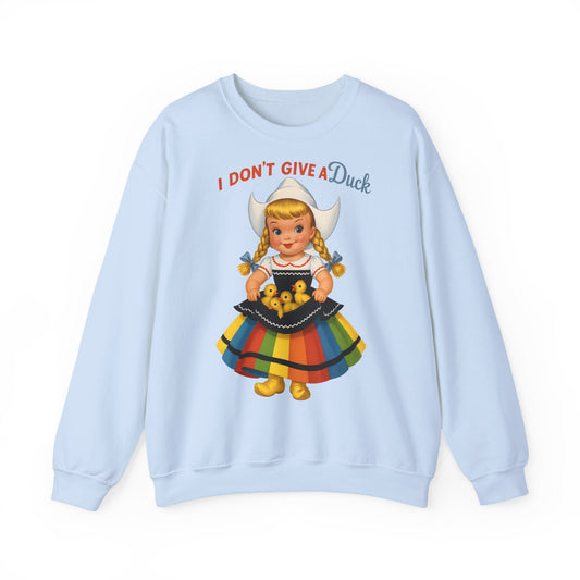Sweatshirt – I Don't Give a Duck | Nostalgisches Vintage-Mädchen mit Küken – Humorvoll & Originell | True Insights Design mit Humor