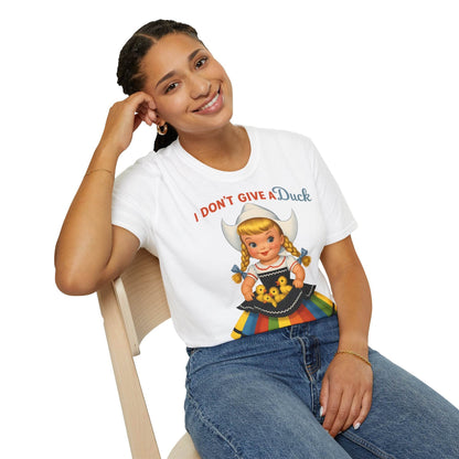 "I Don't Give a Duck | Nostalgisches Vintage-Mädchen mit Küken – Humorvoll & Originell" – Freches Satire-Design für mutige Statements | True Insights
