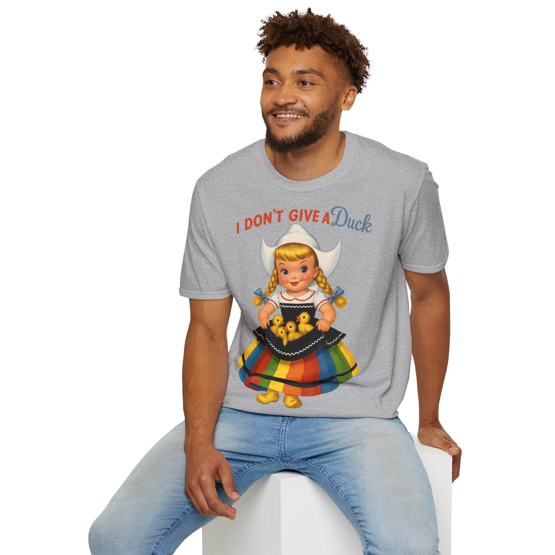 "I Don't Give a Duck | Nostalgisches Vintage-Mädchen mit Küken – Humorvoll & Originell" – Freches Satire-Design für mutige Statements | True Insights