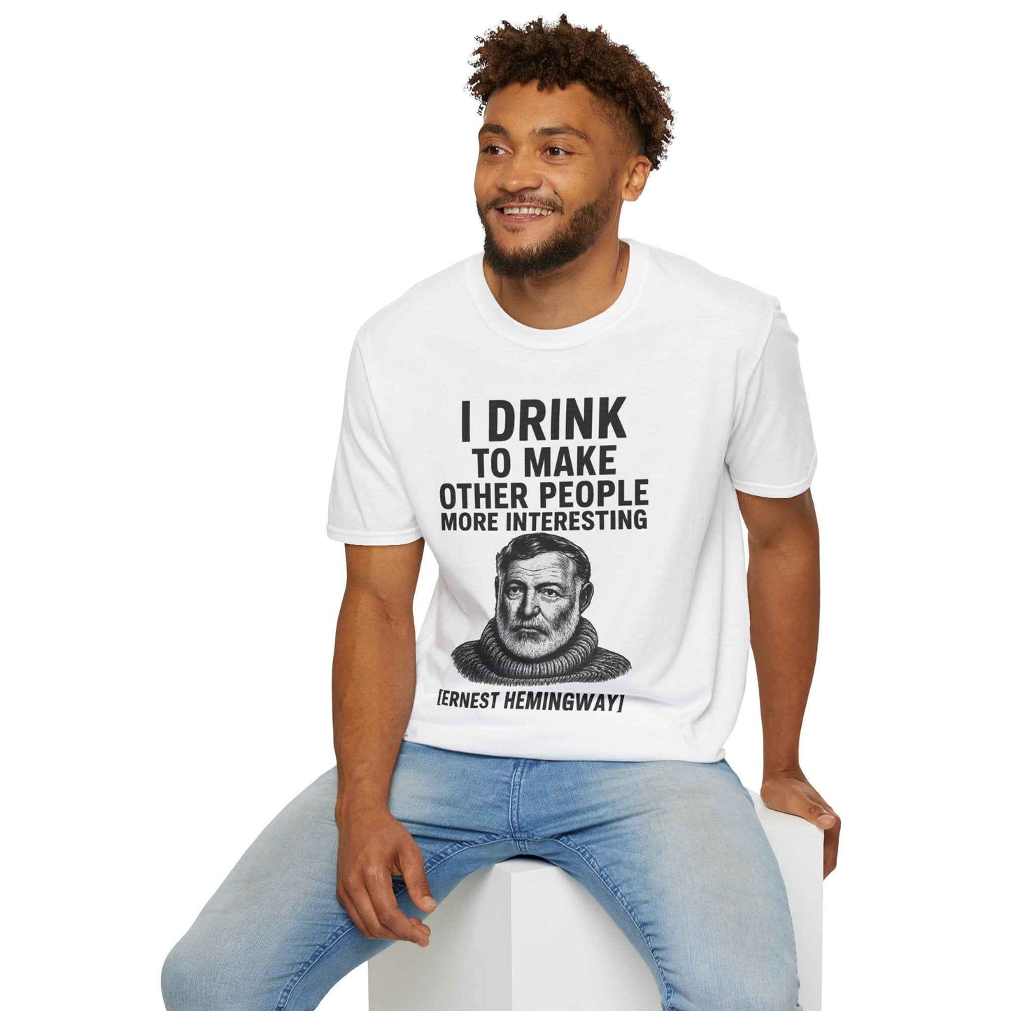I drink to make other people more interesting – Ernest Hemingway Zitat auf T-Shirt
