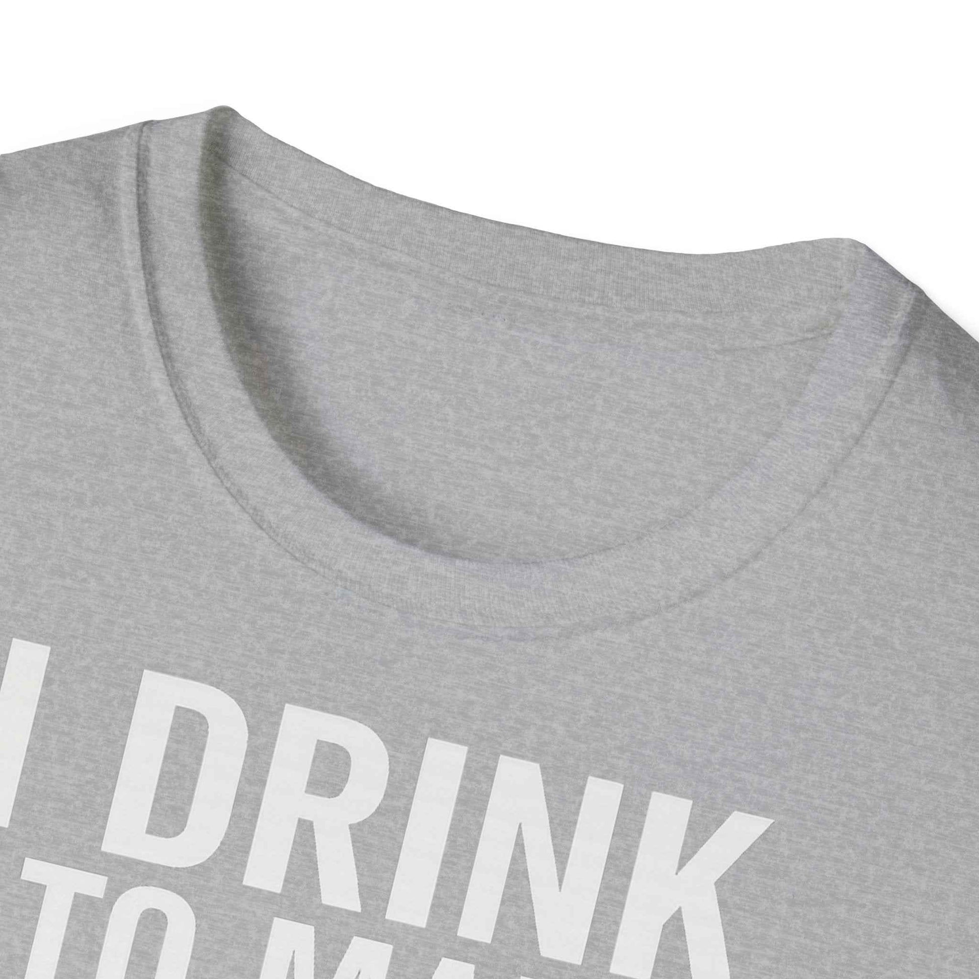 I drink to make other people more interesting – Ernest Hemingway Zitat auf T-Shirt