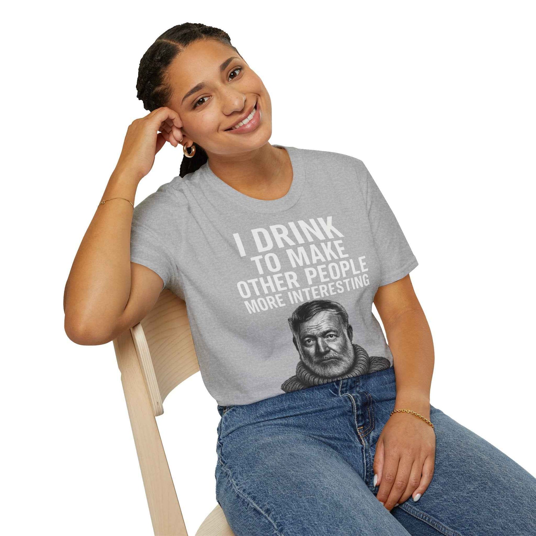I drink to make other people more interesting – Ernest Hemingway Zitat auf T-Shirt