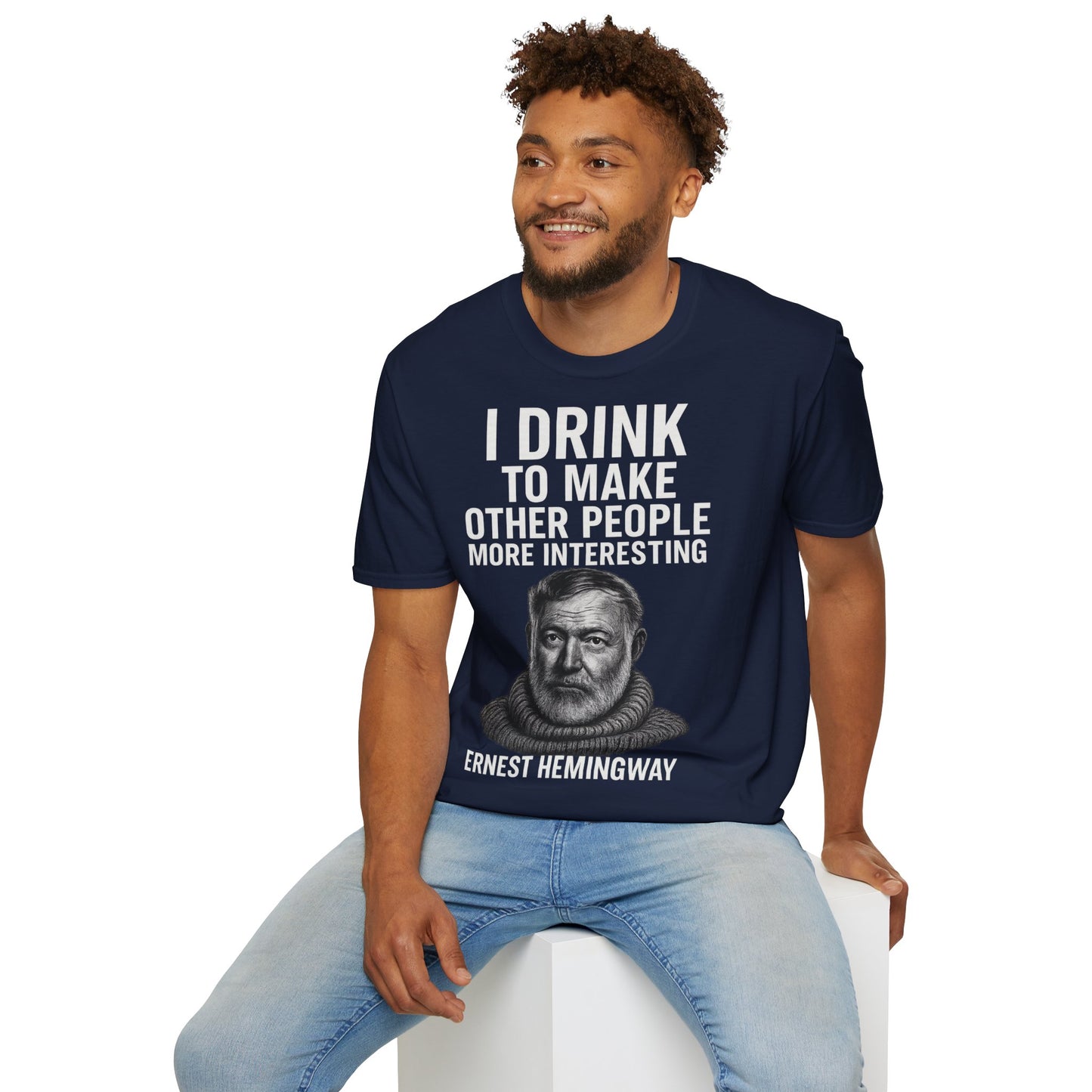 „I drink to make other people more interesting.“ no Background – Ernest Hemingway – Freches Satire-Design für mutige Statements | True Insights