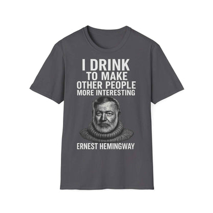 I drink to make other people more interesting – Ernest Hemingway Zitat auf T-Shirt