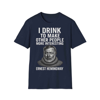 I drink to make other people more interesting – Ernest Hemingway Zitat auf T-Shirt