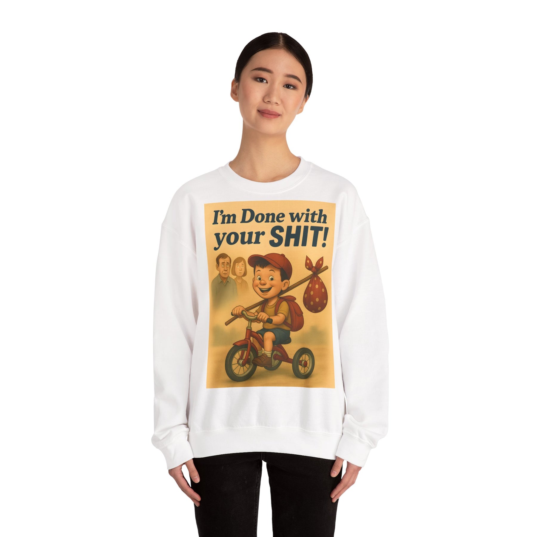 Das aschgraue Sweatshirt zeigt vorn einen grinsenden Jungen auf Dreirad und frechen Schriftzug I’m Done with Your SHIT von True Insights.