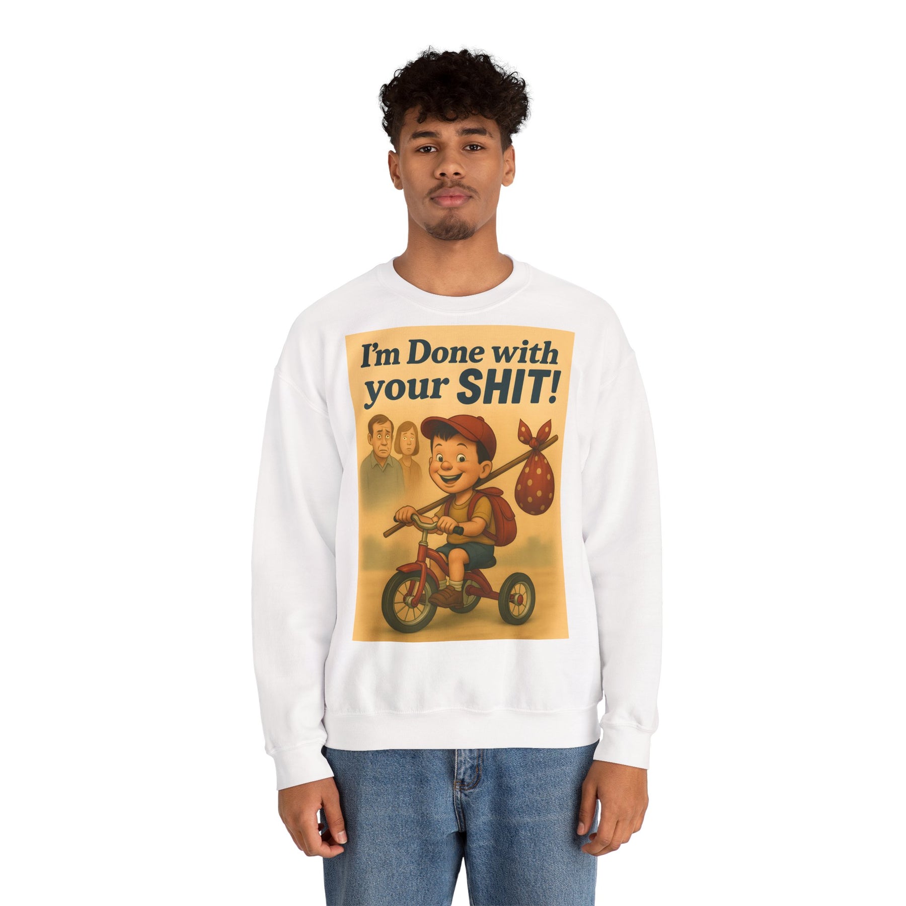 Das aschengraue Sweatshirt zeigt frontal ein Retro-Motiv mit dreiradfahrendem Jungen und zwei schockierten Erwachsenen sowie frechem Spruch, aus dem Sortiment von True Insights.