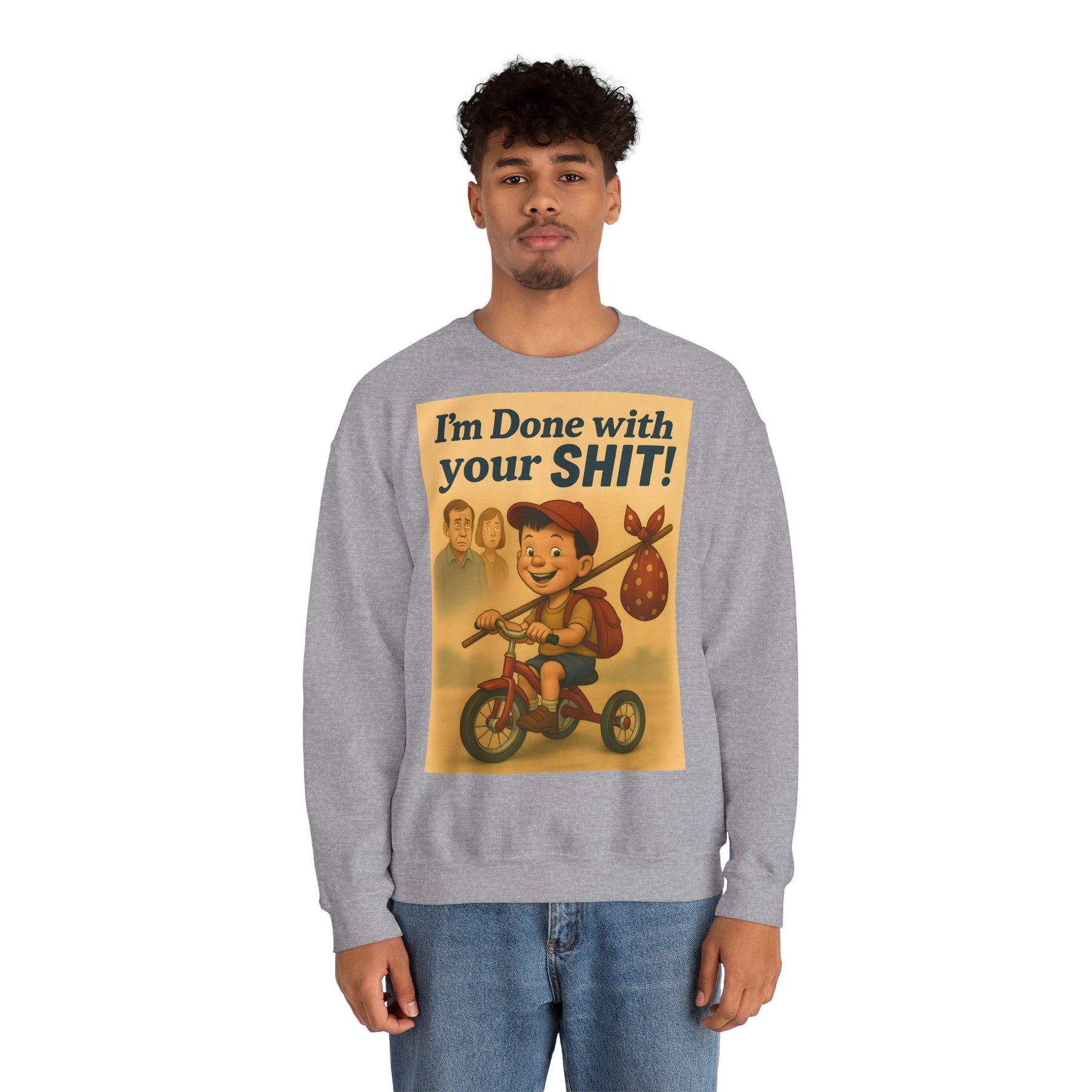 Das aschgraue Sweatshirt zeigt ein Retro-Motiv mit grinsendem Jungen auf Dreirad und provokantem Schriftzug, von True Insights.