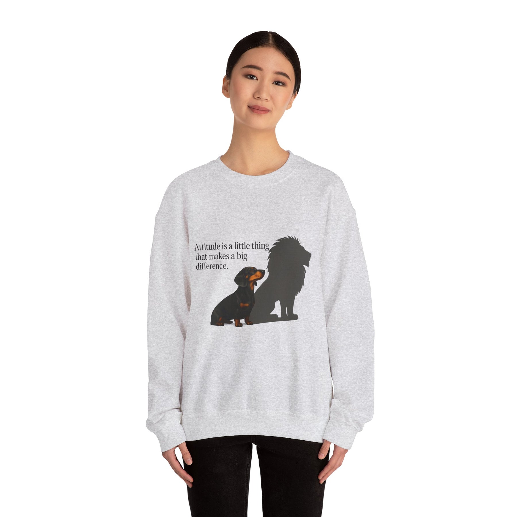 Inspirierendes Sweatshirt – Dackel mit Löwenschatten „Attitude“ – Lustiges Sweatshirt | True Insights – Bild 30