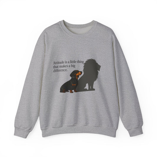 Inspirierendes Sweatshirt – Dackel mit Löwenschatten „Attitude“ – Lustiges Sweatshirt | True Insights – Bild 1