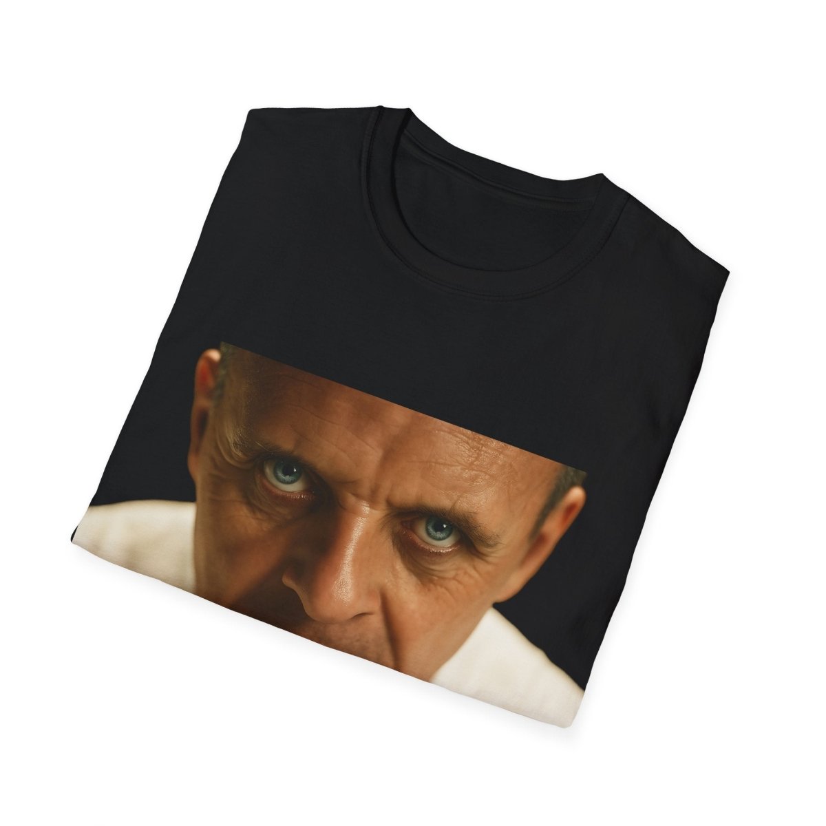 Intensivblick – Kultfilm-Charakter auf Shirt | Satirisches Film-T-Shirt für echte Cineasten – Freches Satire-Design für mutige Statements | True Insights