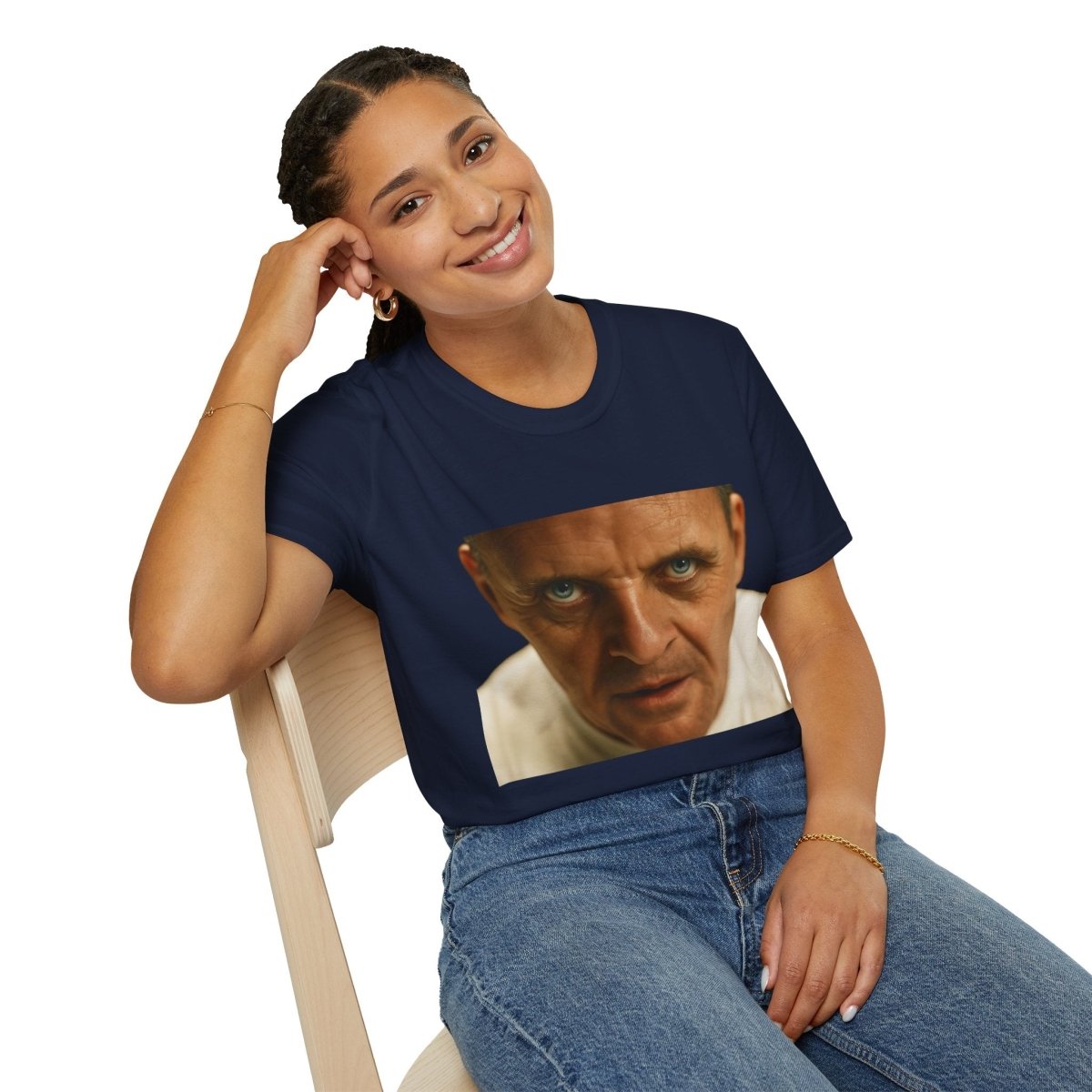 Intensivblick – Kultfilm-Charakter auf Shirt | Satirisches Film-T-Shirt für echte Cineasten – Freches Satire-Design für mutige Statements | True Insights