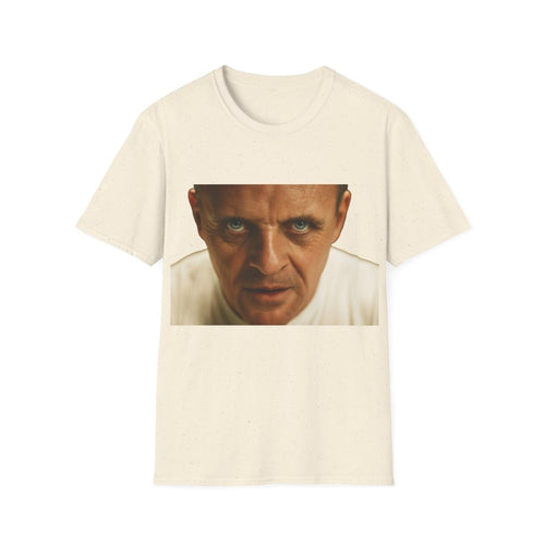 Creme T-Shirt mit psychologischem Porträt eines Charakters im Retro Horror-Stil von True Insights.