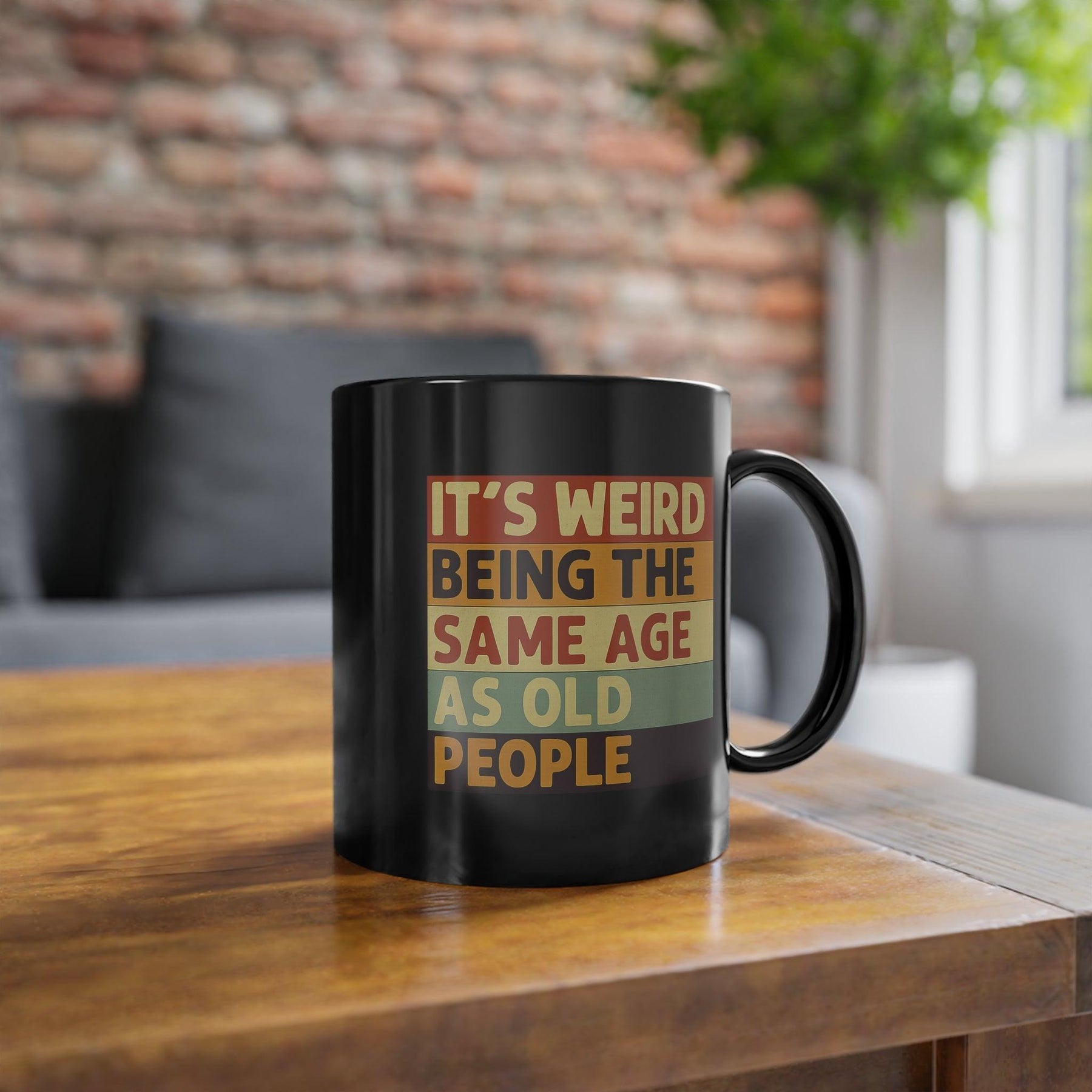 „It’s weird being the same age as old people“ – Lustige Retro-Tasse für Ältergewordene – Freches Satire-Design für mutige Statements | True Insights