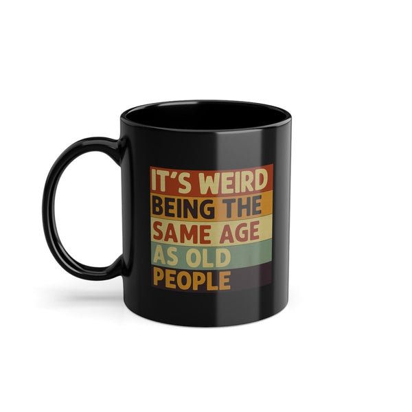 True Insights Tasse mit lustigem Spruch Its weird being the same age as old people in Schwarz