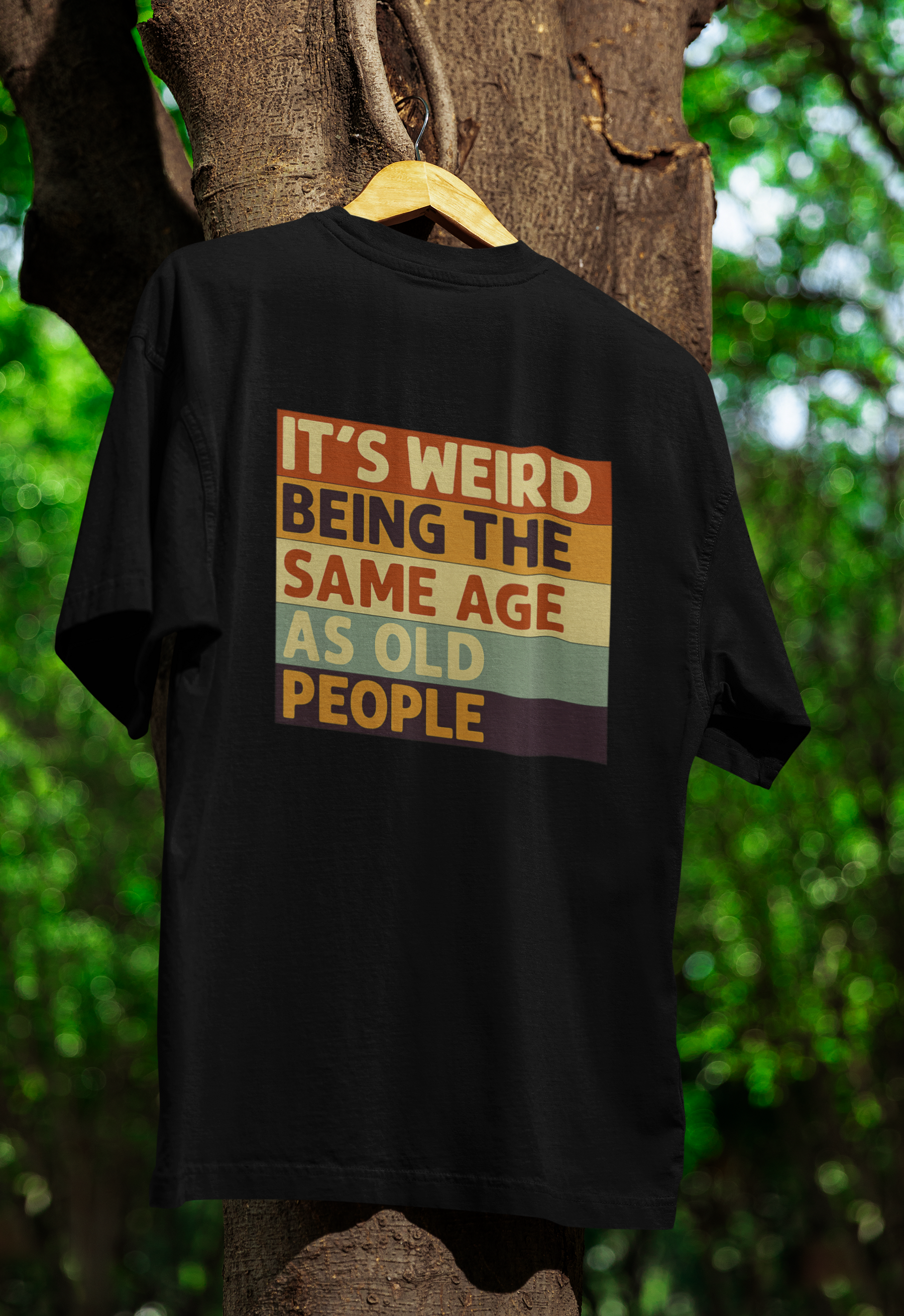 It’s weird being the same age as old people – Satirisches Retro T-Shirt – Freches Satire-Design für mutige Statements | True Insights
