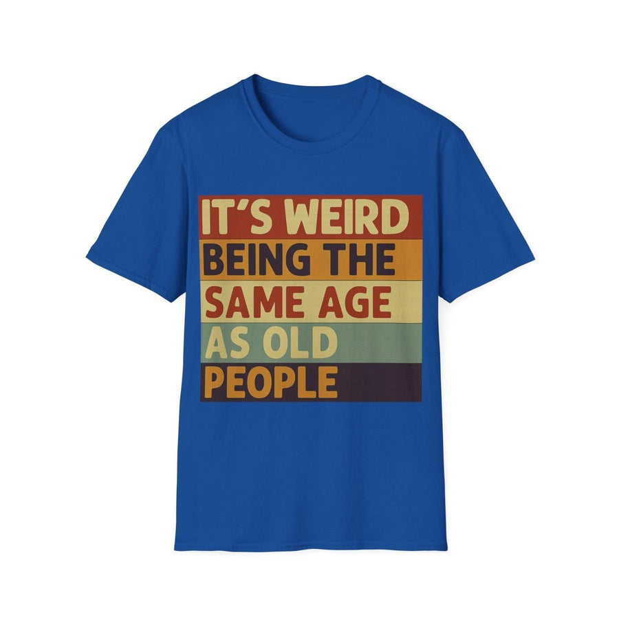 Blaues T-Shirt mit Schriftzug Its-weird-being-the-same-age-as-old-people im Retro-Poster-Stil mit Vintage-Farbblöcken für Altershumor-Fans.