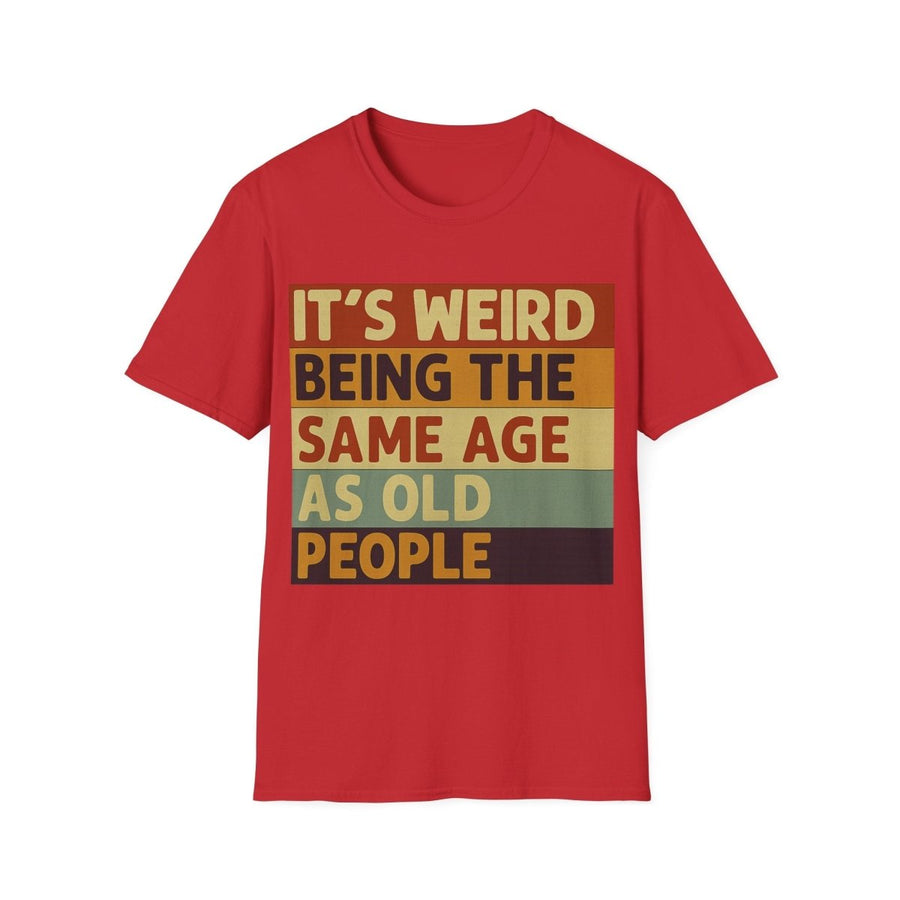Rotes T-Shirt mit Schriftzug Its-weird-being-the-same-age-as-old-people im Retro-Poster-Stil mit bunten Farbblöcken für Humor-liebende Erwachsene.