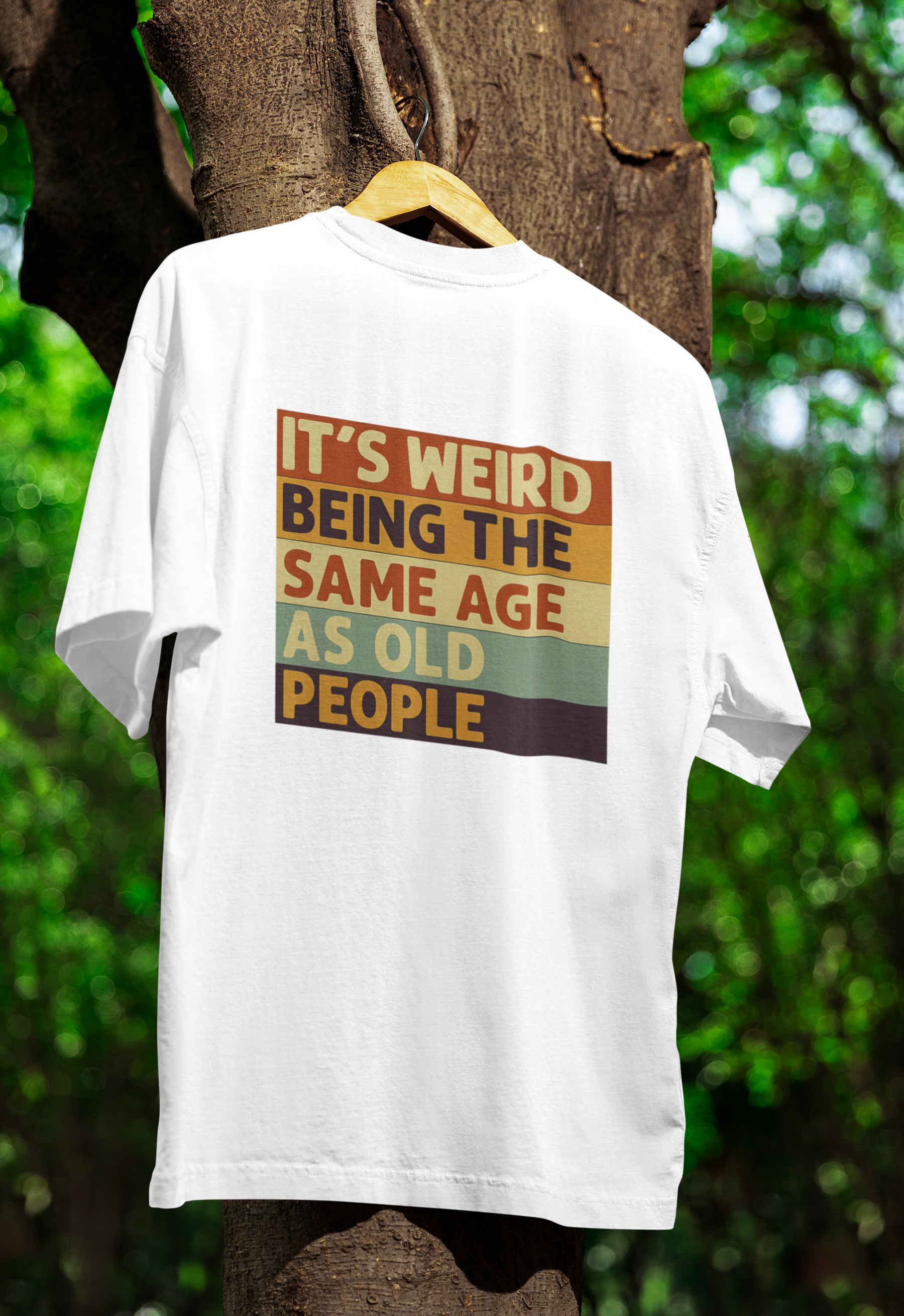 It’s weird being the same age as old people – Satirisches Retro T-Shirt – Freches Satire-Design für mutige Statements | True Insights