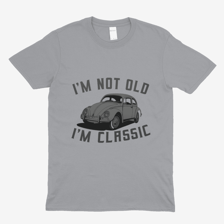 Graues T-Shirt mit schwarzem Vintage-Design eines VW Käfers und dem Text I'm Not Old, I'm Classic von True Insights.
