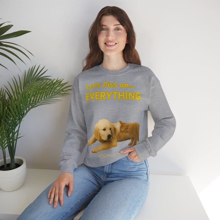 Vintage Motiv – Let’s Piss on Everything – Satirisches Sweatshirt mit Hund & Katze | True Insights Design mit Humor