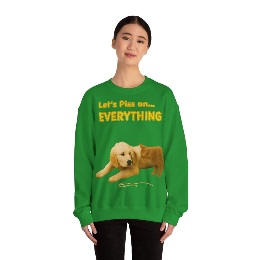 Vintage Motiv – Let’s Piss on Everything – Satirisches Sweatshirt mit Hund & Katze | True Insights Design mit Humor