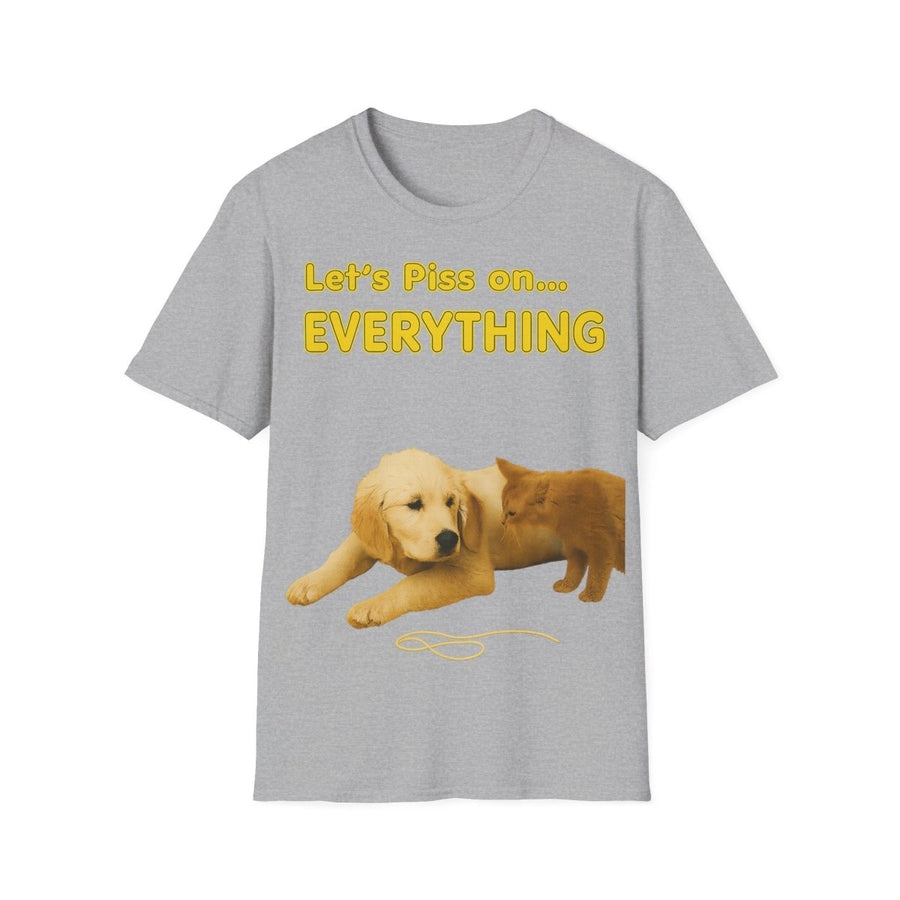 Graues T-Shirt mit gelbem Text Let's Piss on Everything und Hund-Katze-Motiv im Protestkunst-Stil von True Insights.