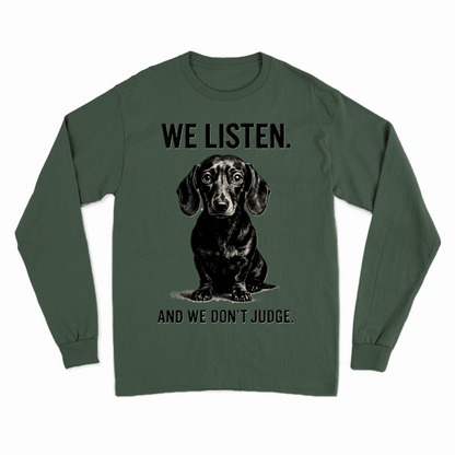 Sweatshirt „We Listen. And We Don’t Judge.“ – Dackel mit Herz & Humor
