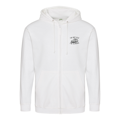 „I’m Not Old, I’m Classic“ Hoodie – Retro-Auto & Humor im Vintage-Stil