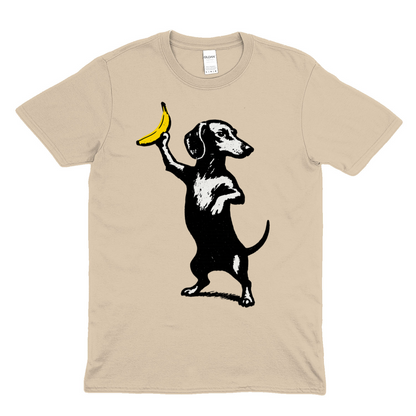 Dackel mit Banane – Satirisches Street-Art T-Shirt