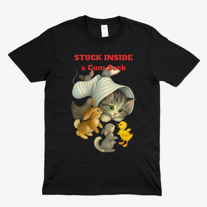 „Stuck Inside a Sock“ T-Shirt – Surrealer Retro-Katzen-Humor mit Animal Wholesome Twist