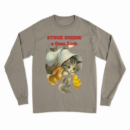 Stuck Inside a Gum Sock Sweatshirt – Satirisches Retro-Design mit Katze & Chaos-Charme